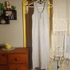 🌹🌟LOWEST PRICE!🌟🌹Gray striped maxi dress